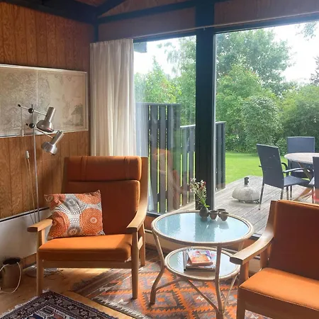 Cozy 70's In With Large Garden בית נופש
