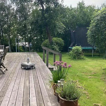 בית נופש Cozy 70's In With Large Garden *
