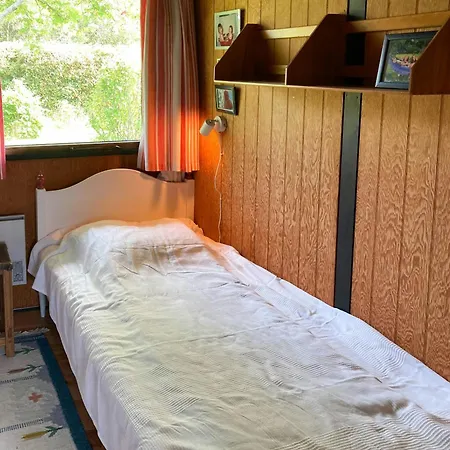 Cozy 70's In With Large Garden *