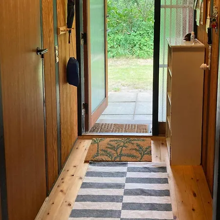 Cozy 70's In With Large Garden בית נופש *