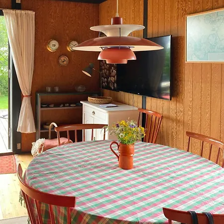 Cozy 70's In With Large Garden *